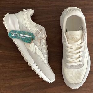 Reebok Legacy Womens 7.5 Cream Suede Leather Retro‎ Running Shoes Casual
